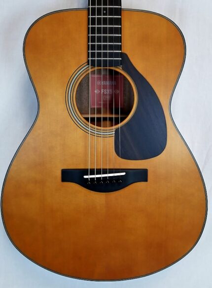 Корпус Yamaha Thinline из ели. Старая скрипка Санберст Thinline body spruce top nato back and sides die-cast tuners System 65 piezo and preamp; Old Violin Sunburst