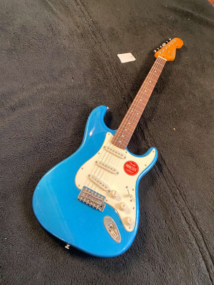 Squier Classic Vibe 60s Stratocaster, синий Лейк-Плэсид #ISSI21002304 (7 фунтов 10,1 унции) Classic Vibe 60s Stratocaster, Lake Placid Blue