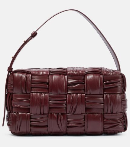 Клатч из кожи intrecciato Bottega Veneta, бежевый